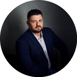 Владимир Хаджитенев — управител на CREDORO
